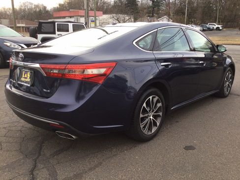 Used 2017 Toyota Avalon XLE image 5