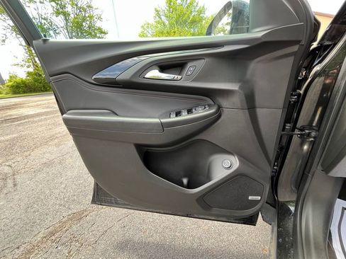 Used 2023 Chevrolet TrailBlazer RS w/ Sun and Liftgate Package FWD image 9