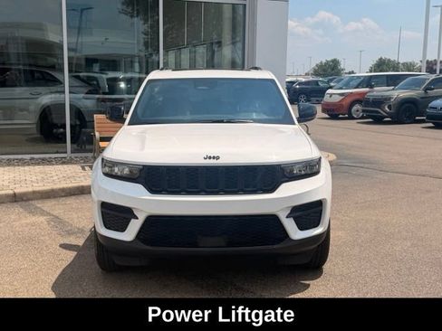 Used 2024 Jeep Grand Cherokee Altitude AWD/4WD image 6