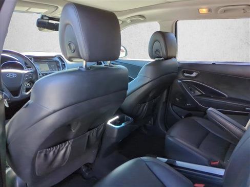 Used 2017 Hyundai Santa Fe Limited image 18
