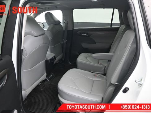 Used 2023 Toyota Highlander Limited w/ Protection Package #3 (TMS) AWD/4WD image 10