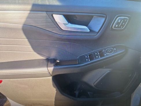 Used 2023 Ford Escape Platinum image 9