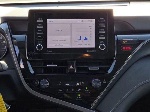 Used 2024 Toyota Camry SE image 14