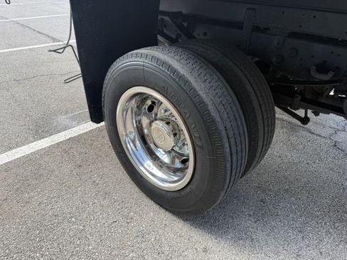 Used 2016 Ford F550 4x4 Regular Cab Super Duty image 6