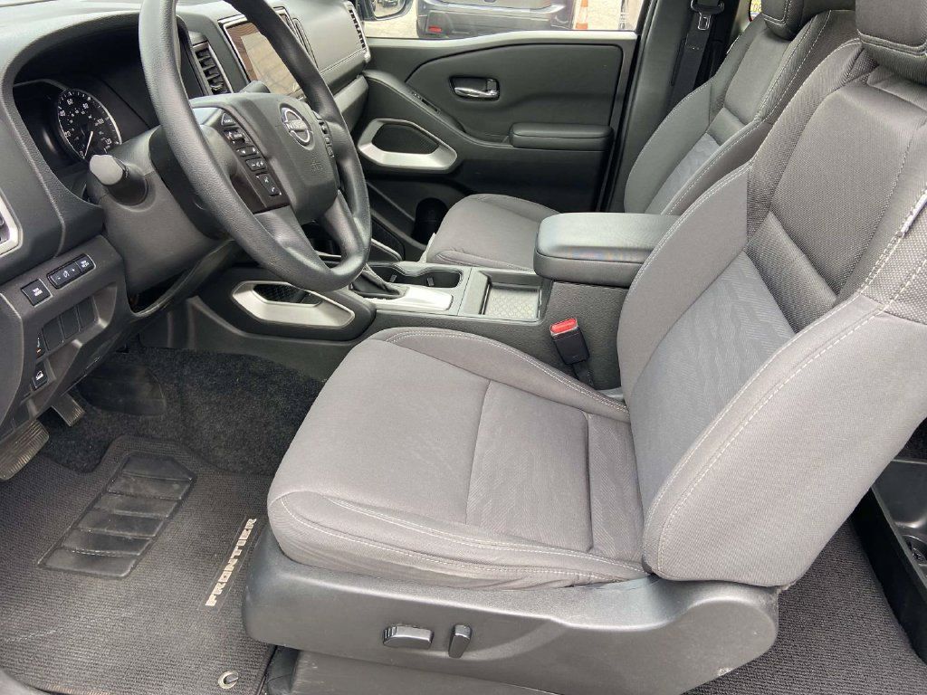 Used 2024 Nissan Frontier SV w/ Technology Package AWD/4WD image 10
