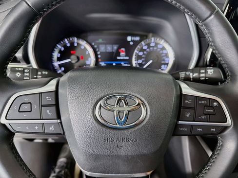 Used 2023 Toyota Highlander XSE AWD/4WD image 16