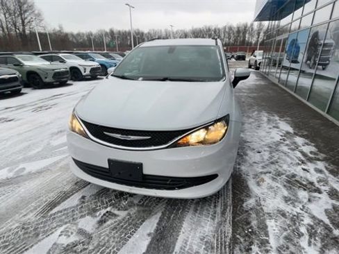 Used 2020 Chrysler Voyager Lxi image 3