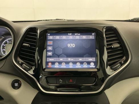 Used 2019 Jeep Cherokee Limited AWD/4WD image 12