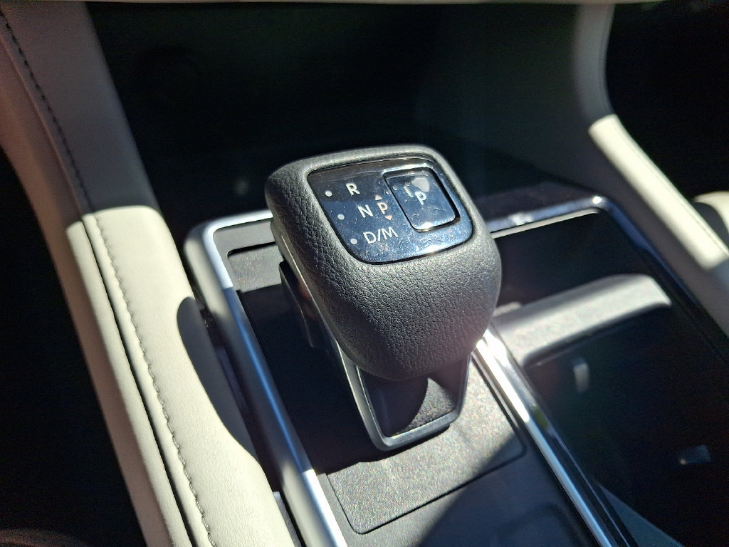 Used 2023 Nissan Pathfinder SL AWD/4WD image 17