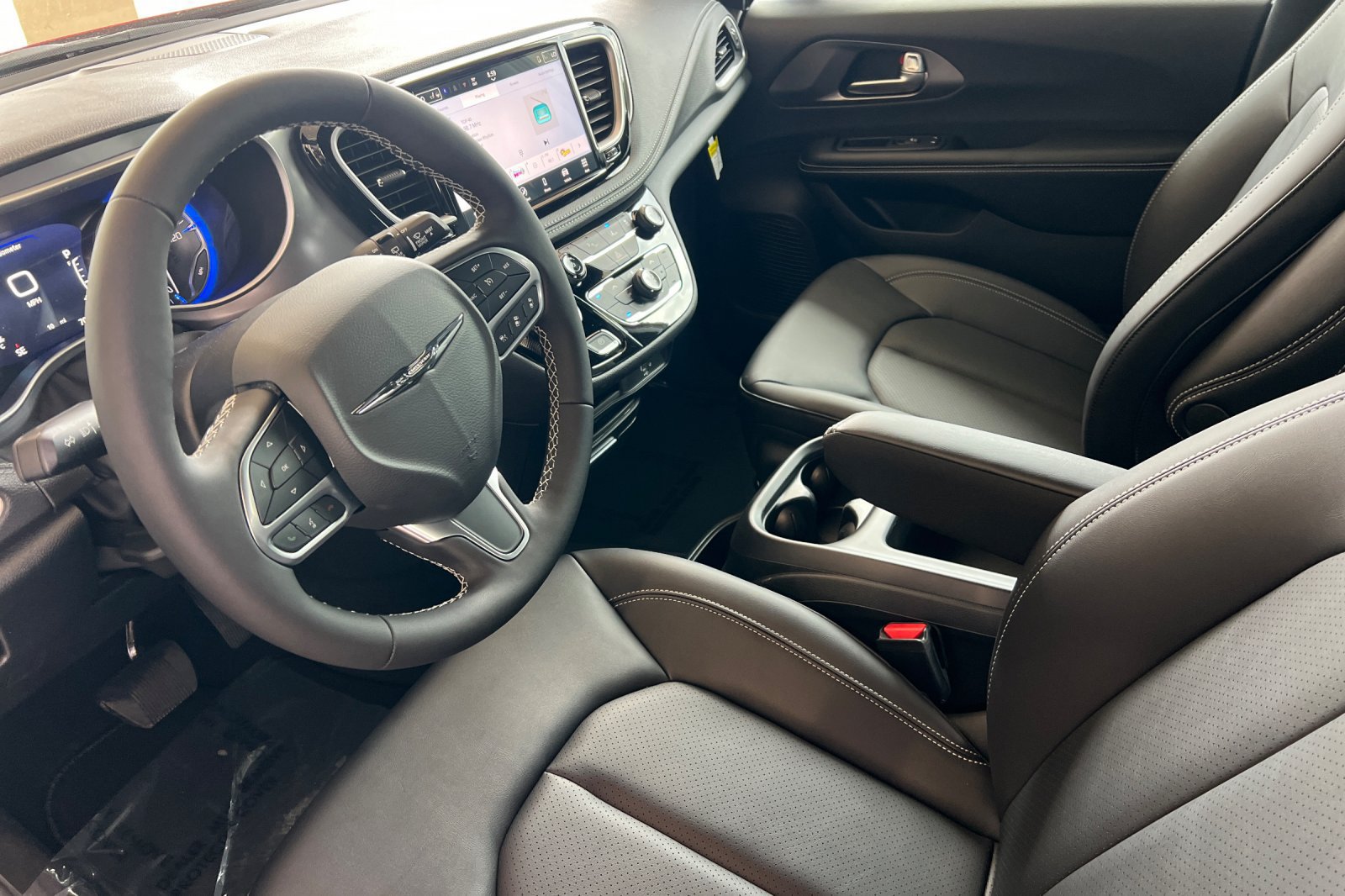 New 2026 Chrysler Pacifica Select AWD/4WD image 11