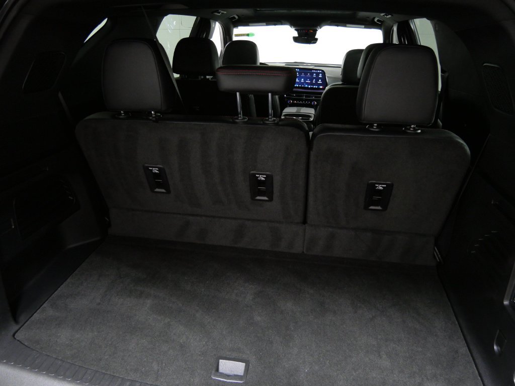Used 2025 Chevrolet Traverse RS AWD/4WD image 6