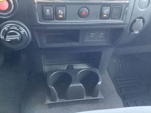 Used 2024 Nissan Titan SV image 22