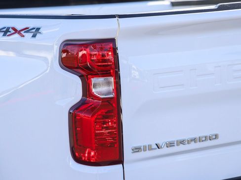 Used 2023 Chevrolet Silverado 1500 LT w/ Work Truck Package AWD/4WD image 10