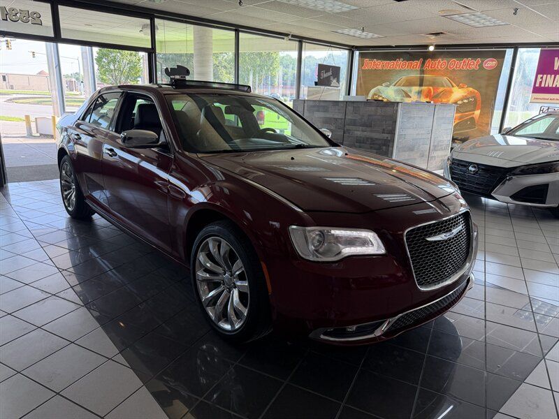 Used 2019 Chrysler 300 Limited RWD image 4