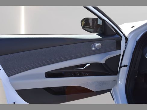 New 2026 Hyundai Elantra Limited FWD image 16