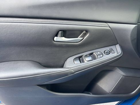 Used 2025 Nissan Sentra SV FWD image 18