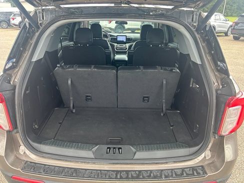 Used 2021 Ford Explorer XLT w/ Equipment Group 202A AWD/4WD image 21