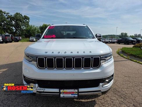 Used 2023 Jeep Wagoneer Series III w/ Preferred Equipment Group AWD/4WD image 3