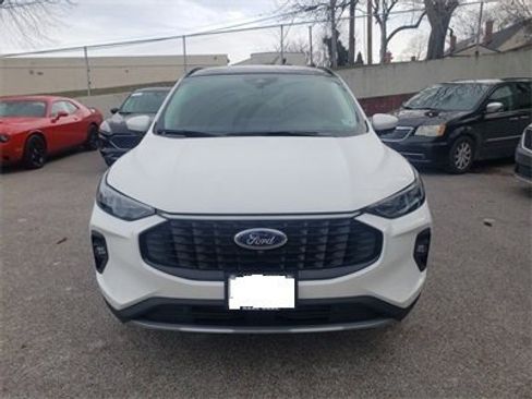 Used 2025 Ford Escape Platinum w/ Premium Technology Package image 3