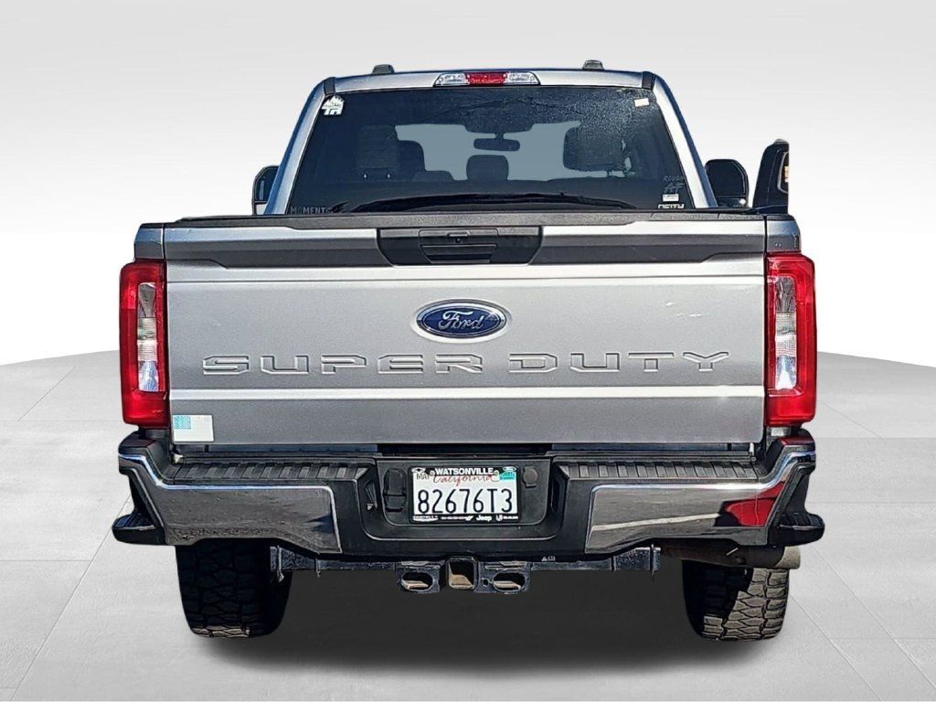 Used 2023 Ford F250 XLT w/ FX4 Off-Road Package AWD/4WD image 4