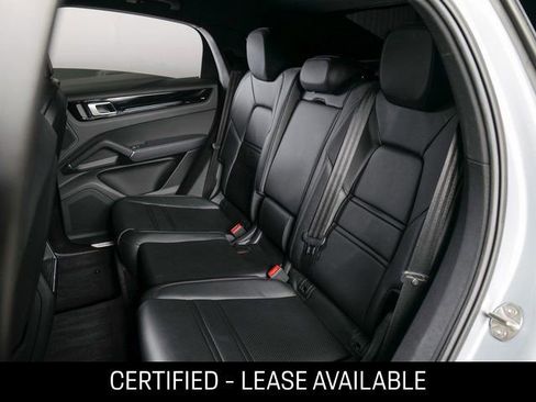 Used 2022 Porsche Cayenne Coupe image 13