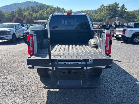 Used 2025 Ford F250 Platinum AWD/4WD image 7