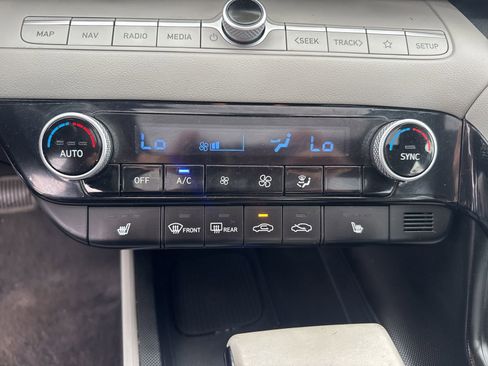 Used 2024 Hyundai Elantra Limited FWD image 28