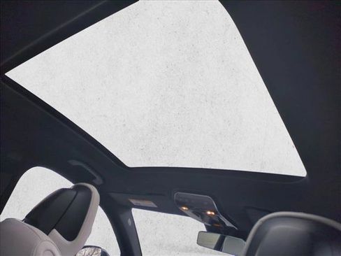 Used 2025 Mercedes-Benz GLC 300 4MATIC image 19