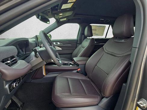 New 2026 Ford Explorer Platinum image 4