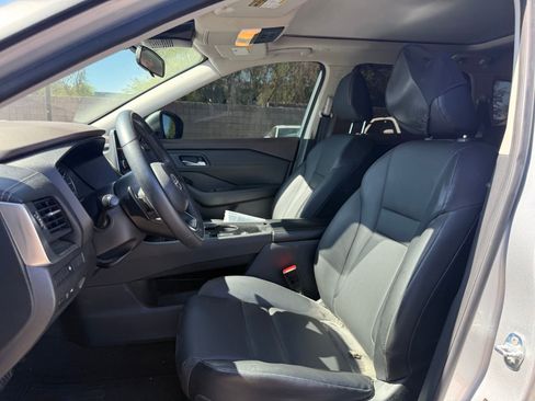 Certified 2023 Nissan Rogue SV w/ SV Premium B Package FWD image 12