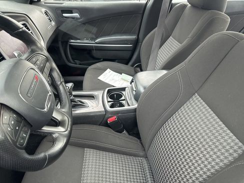 Used 2022 Dodge Charger SXT w/ Driver Convenience Group image 9