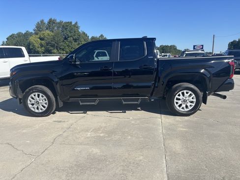 Used 2024 Toyota Tacoma SR5 image 8