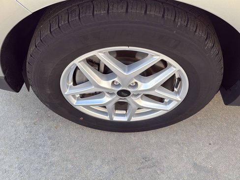 Used 2024 Ford Edge SEL w/ Convenience Package image 5