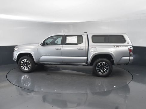 Used 2020 Toyota Tacoma TRD Sport image 3