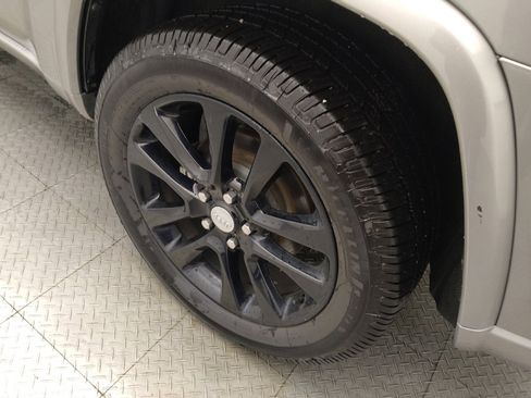 Used 2018 Jeep Grand Cherokee Overland AWD/4WD image 31