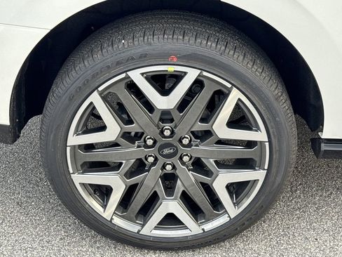 New 2026 Ford Expedition Platinum w/ Platinum Ultimate Package image 17