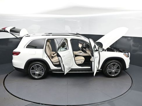 Used 2024 Mercedes-Benz GLS 450 4MATIC image 50