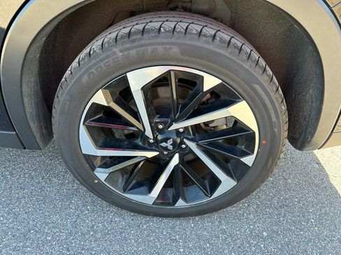 Used 2024 Mitsubishi Outlander SE image 9