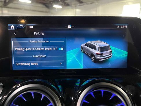 Used 2025 Mercedes-Benz GLB 250 4MATIC image 29