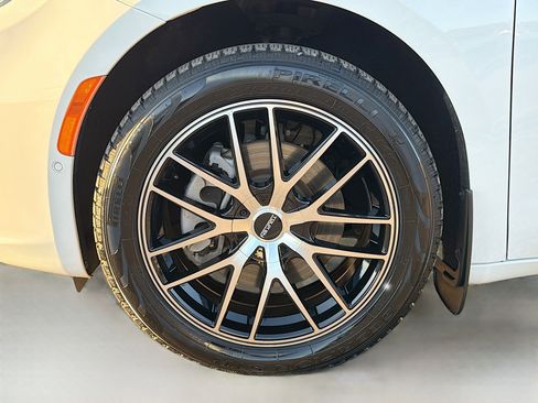 Used 2022 Chrysler Pacifica Limited image 42