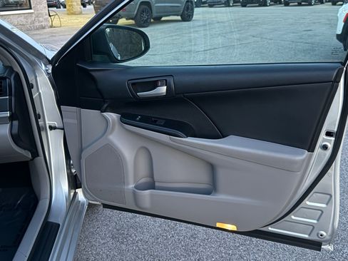 Used 2013 Toyota Camry image 13