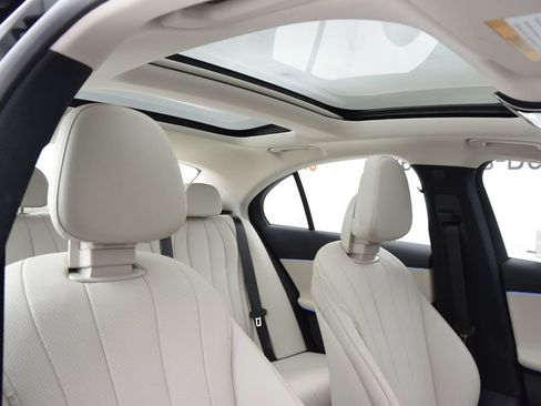 Used 2026 Mercedes-Benz E 350 4MATIC Sedan image 17