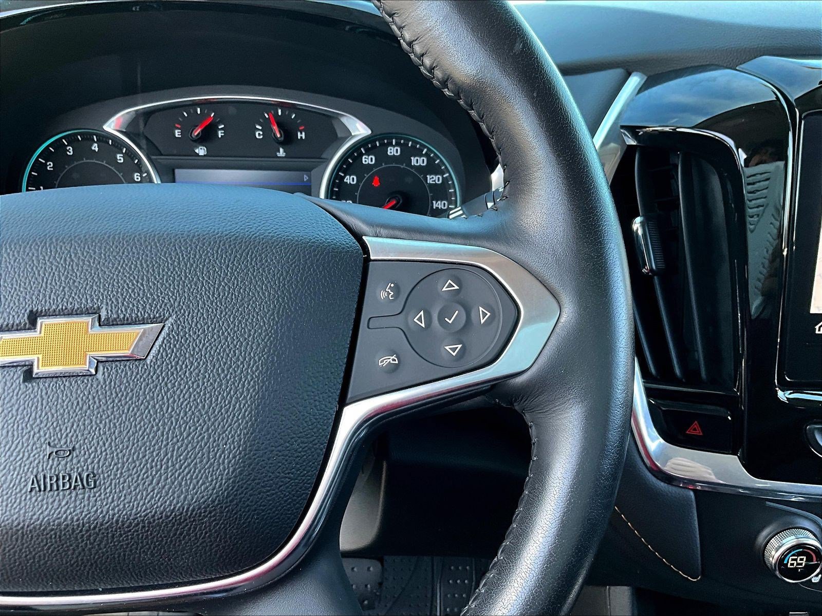 Used 2020 Chevrolet Traverse LT w/ LT Premium Package FWD image 12