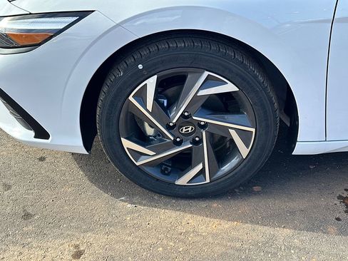 New 2025 Hyundai Elantra Sport image 11