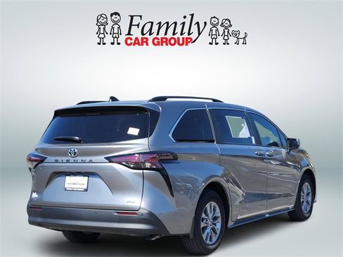 New 2026 Toyota Sienna XLE image 4