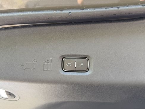 Used 2025 Ford Expedition Tremor AWD/4WD image 11