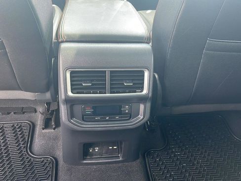 Used 2025 Volkswagen Atlas Peak Edition SE AWD/4WD image 14