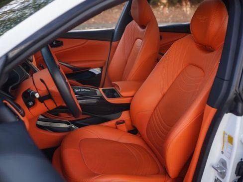 Used 2022 Aston Martin DBX image 22