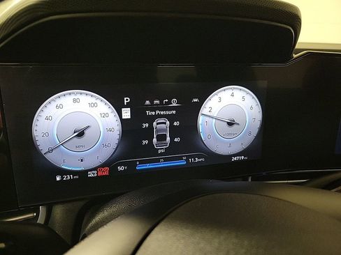 Used 2025 Hyundai Elantra Limited image 17