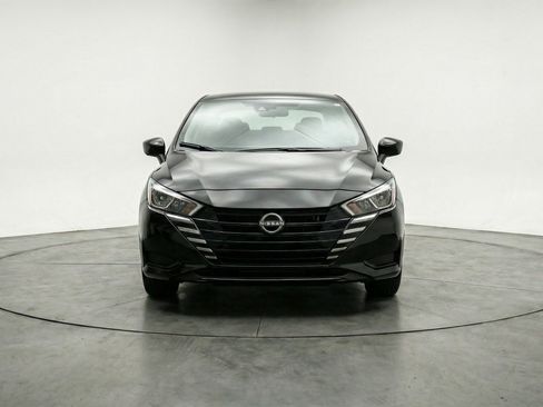 Used 2025 Nissan Versa SV image 2